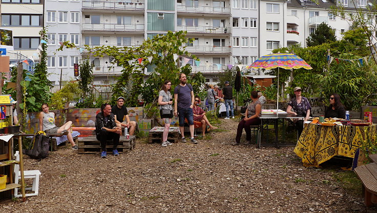 © www.mutbuergerdokus.de: Sommerfest bei 'düsselgrün'