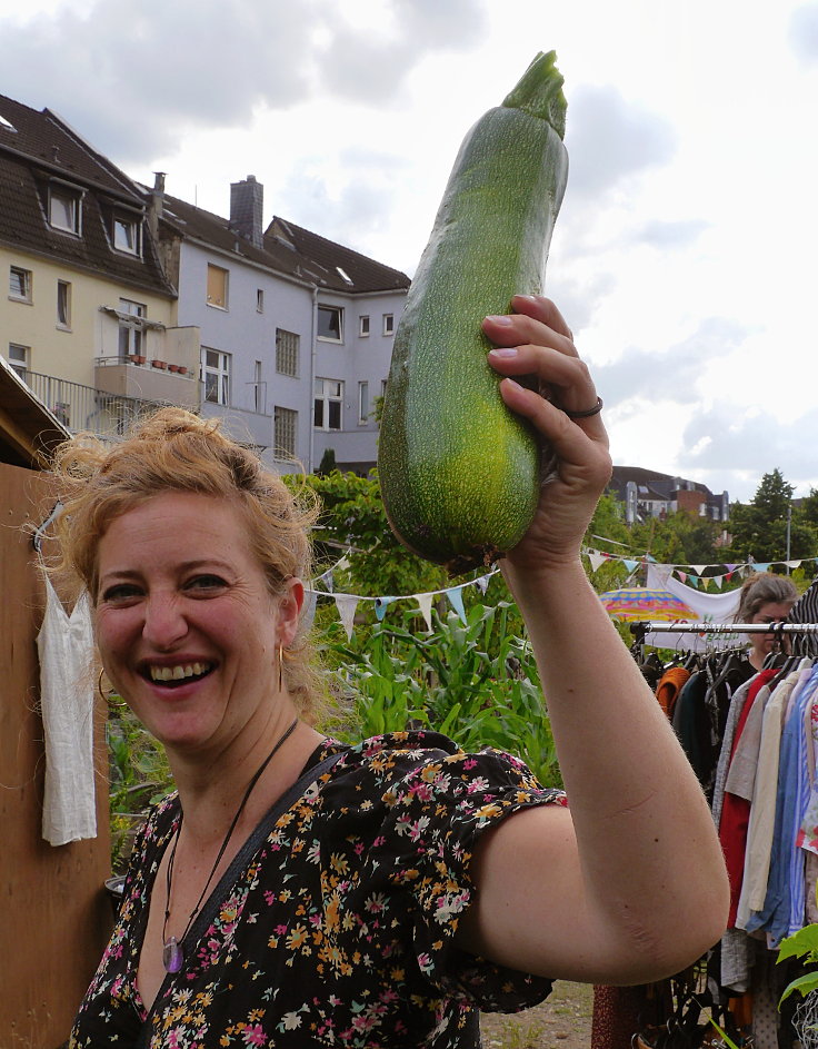 © www.mutbuergerdokus.de: Sommerfest bei 'düsselgrün'