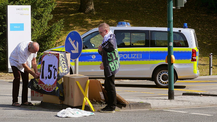 © www.mutbuergerdokus.de: Mahnwache Essen: 'RWE einwallen'