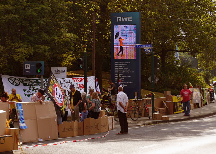 © www.mutbuergerdokus.de: Mahnwache Essen: 'RWE einwallen'