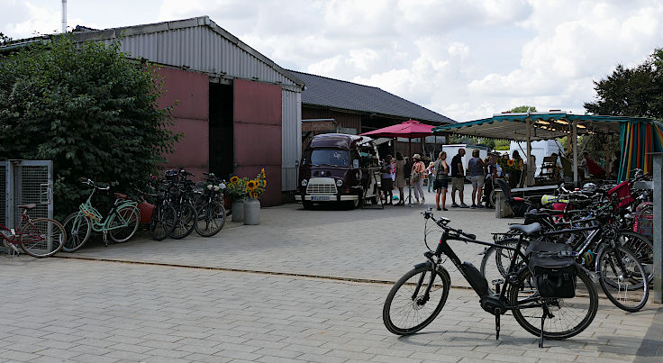 © www.mutbuergerdokus.de: Hof am Deich: Hoffest 'Bio trifft Kultur'