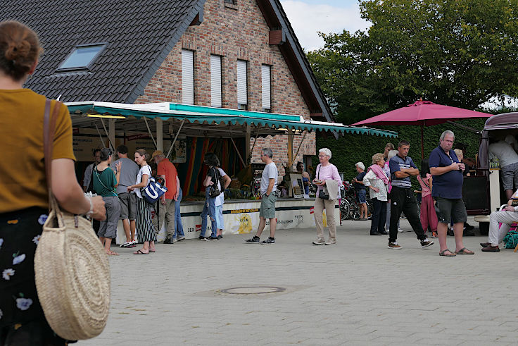 © www.mutbuergerdokus.de: Hof am Deich: Hoffest 'Bio trifft Kultur'