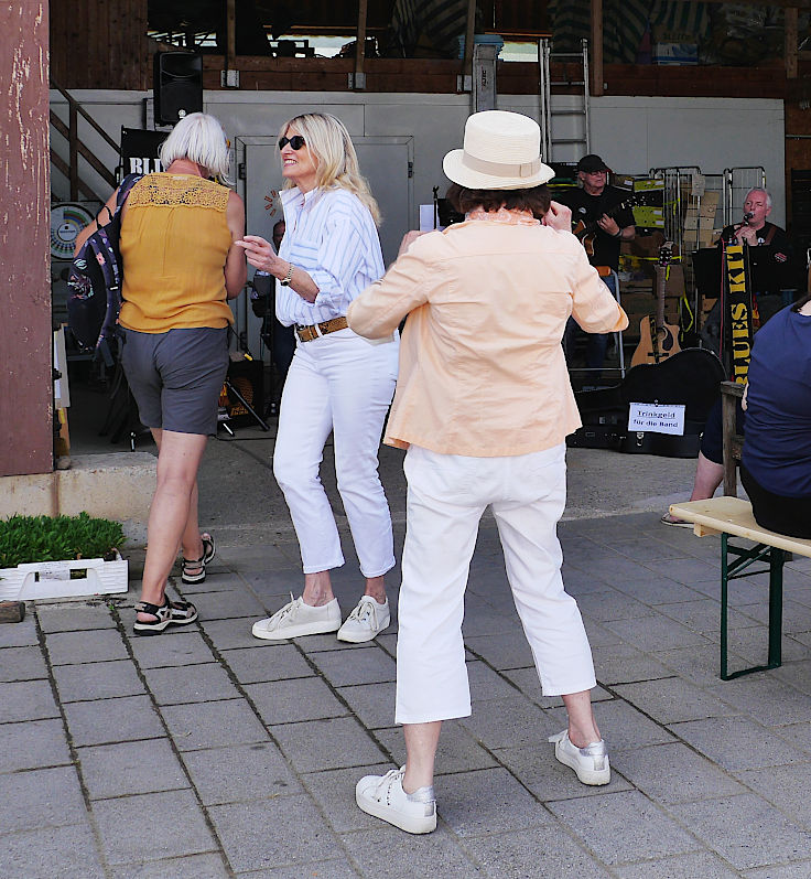 © www.mutbuergerdokus.de: Hof am Deich: Hoffest 'Bio trifft Kultur'