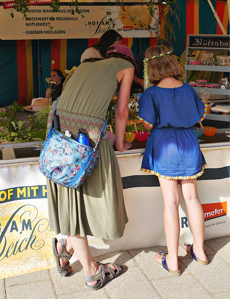 © www.mutbuergerdokus.de: Hof am Deich: Hoffest 'Bio trifft Kultur'