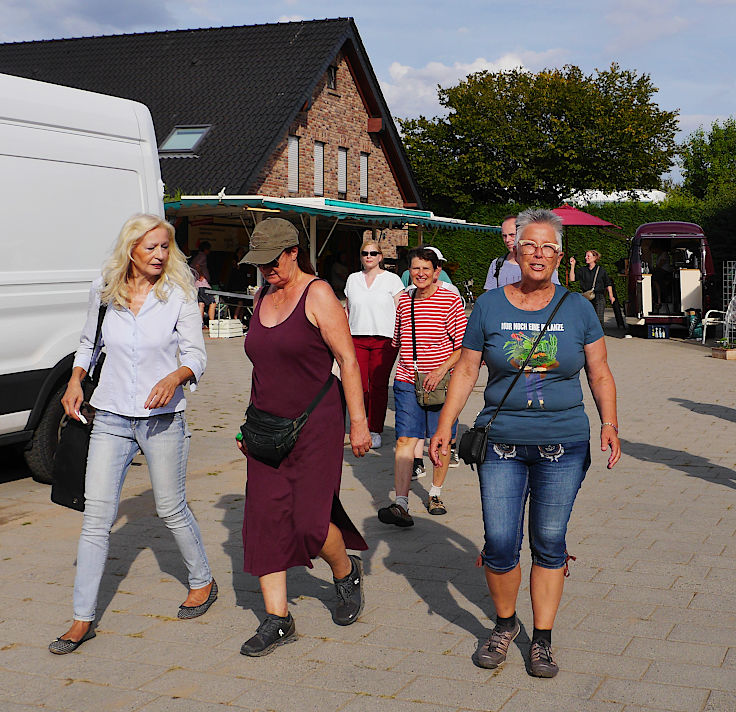 © www.mutbuergerdokus.de: Hof am Deich: Hoffest 'Bio trifft Kultur'