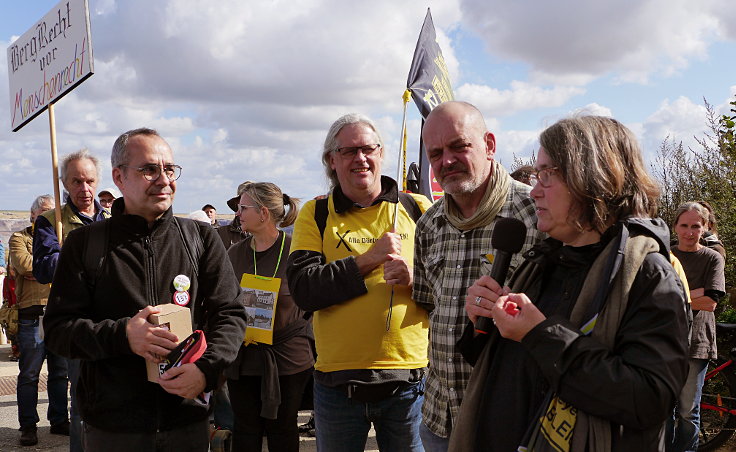 © www.mutbuergerdokus.de: 100 Monate Dorf- und Waldspaziergänge