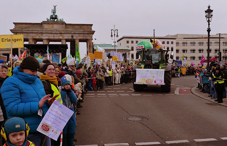 © www.mutbuergerdokus.de: Demonstration 'WIR HABEN ES SATT!'