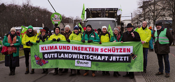 © www.mutbuergerdokus.de: Demonstration 'WIR HABEN ES SATT!'