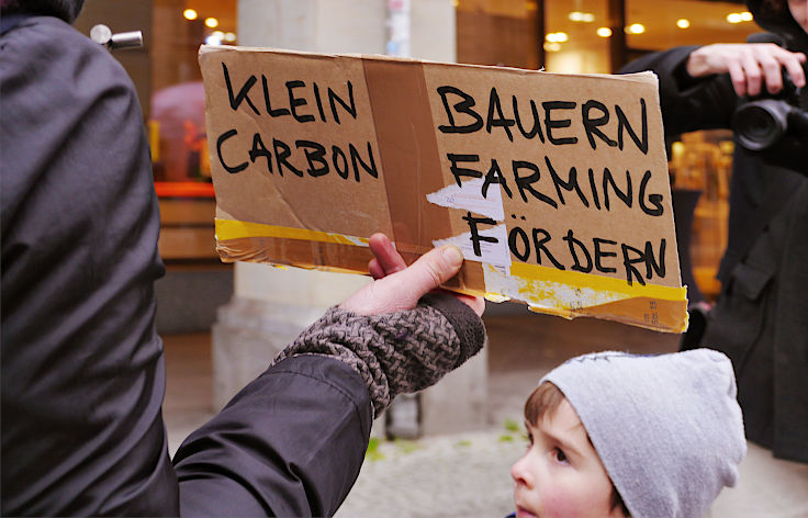© www.mutbuergerdokus.de: Demonstration 'WIR HABEN ES SATT!'