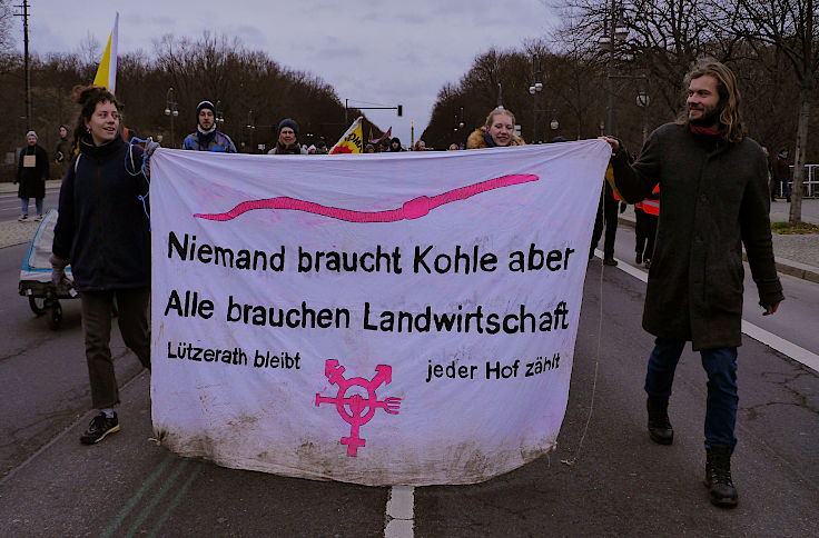 © www.mutbuergerdokus.de: Demonstration 'WIR HABEN ES SATT!'
