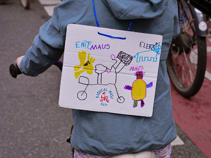 © www.mutbuergerdokus.de: 'Frühling einläuten mit der Kidical Mass Köln - Kinder aufs Rad'