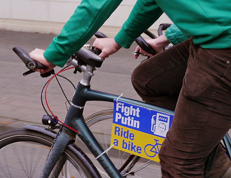 © www.mutbuergerdokus.de: 'Frühling einläuten mit der Kidical Mass Köln - Kinder aufs Rad'