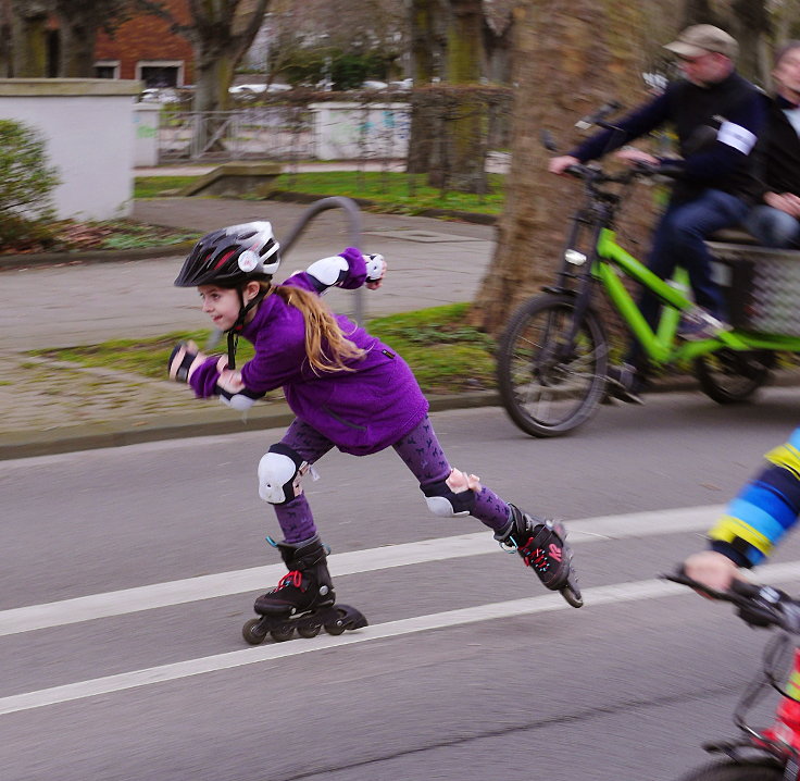 © www.mutbuergerdokus.de: 'Frühling einläuten mit der Kidical Mass Köln - Kinder aufs Rad'