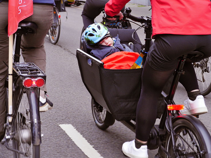 © www.mutbuergerdokus.de: 'Frühling einläuten mit der Kidical Mass Köln - Kinder aufs Rad'