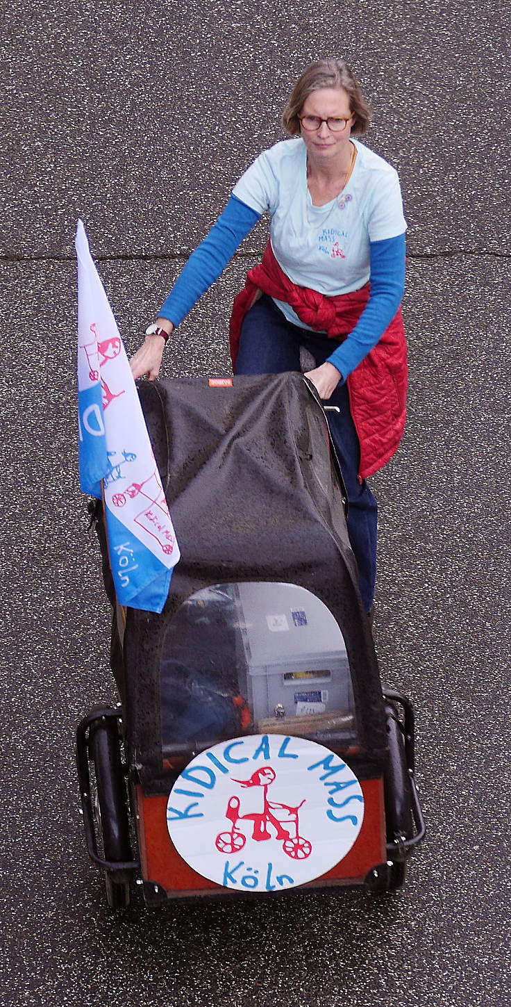 © www.mutbuergerdokus.de: 'Frühling einläuten mit der Kidical Mass Köln - Kinder aufs Rad'