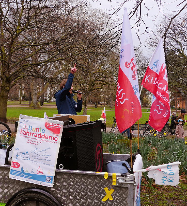 © www.mutbuergerdokus.de: 'Frühling einläuten mit der Kidical Mass Köln - Kinder aufs Rad'