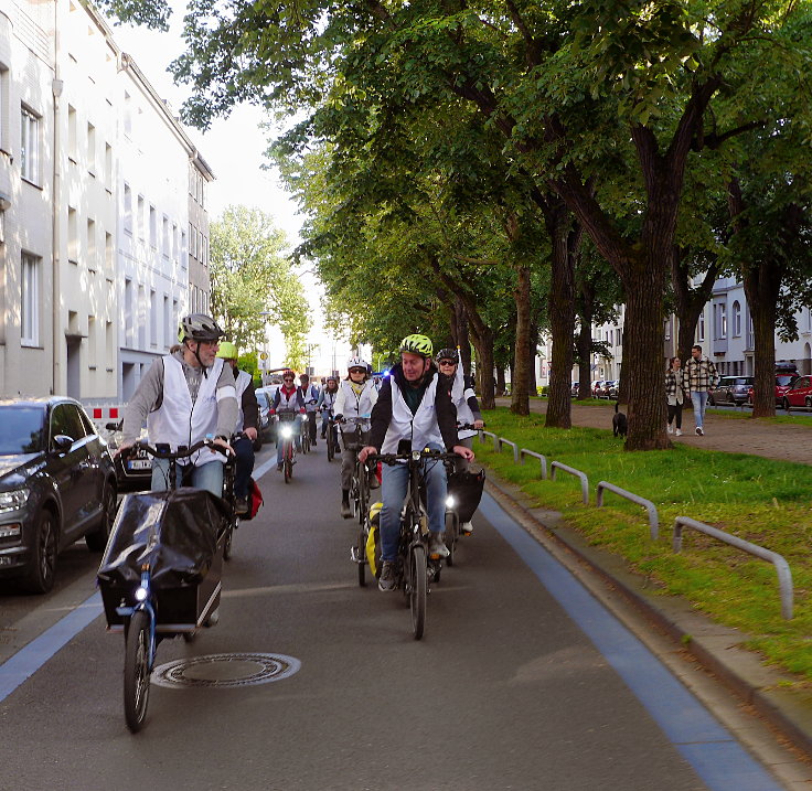 © www.mutbuergerdokus.de: ADFC Mönchengladbach: 'Ride of Silence'