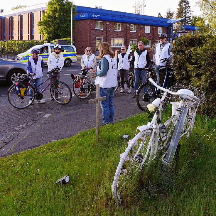 © www.mutbuergerdokus.de: ADFC Mönchengladbach: 'Ride of Silence'