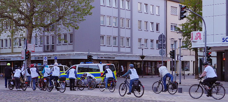 © www.mutbuergerdokus.de: ADFC Mönchengladbach: 'Ride of Silence'