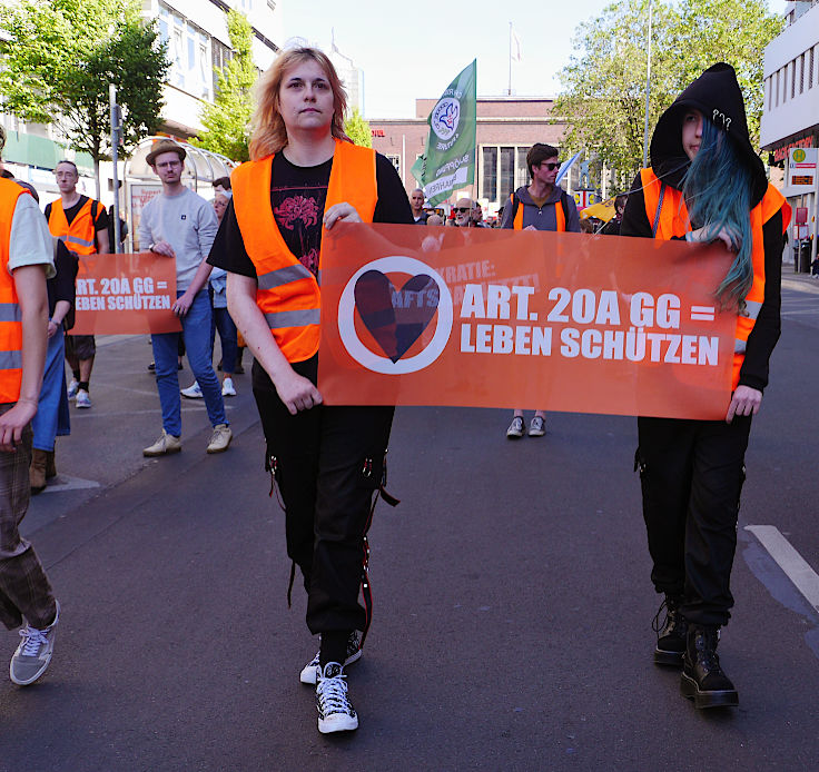 © www.mutbuergerdokus.de: Letzte Generation Düsseldorf: Protestmarsch gegen die Razzia