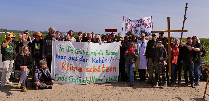 © www.mutbuergerdokus.de: Protestfrühstück gegen den Abriss der Landstraße L12