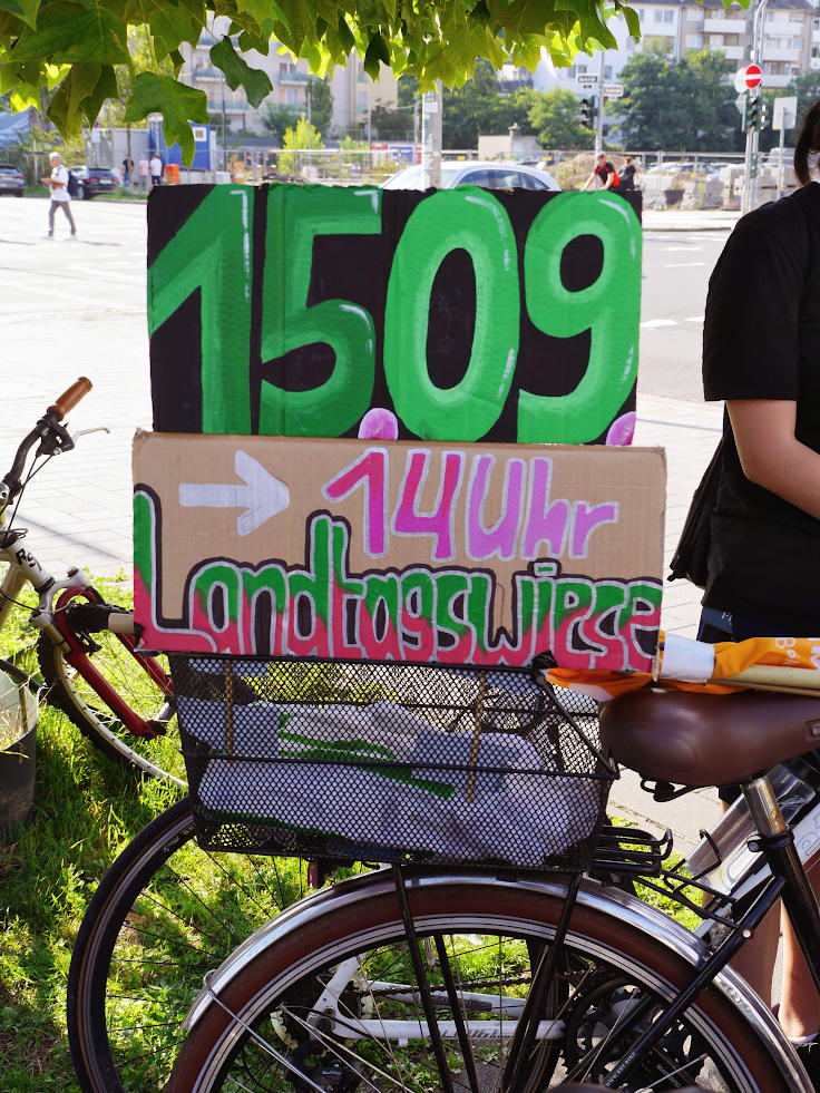 © www.mutbuergerdokus.de: Students for Future Düsseldorf mobilisieren für den Fridays for Future Klima-Streik am 15.9.2023, Fahrrad-Demo