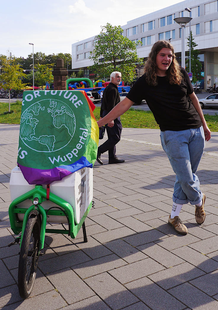 © www.mutbuergerdokus.de: Students for Future Düsseldorf mobilisieren für den Fridays for Future Klima-Streik am 15.9.2023, Fahrrad-Demo