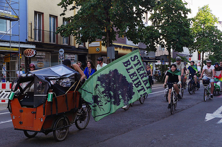 © www.mutbuergerdokus.de: Students for Future Düsseldorf mobilisieren für den Fridays for Future Klima-Streik am 15.9.2023, Fahrrad-Demo