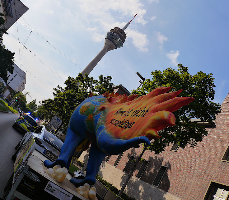 © www.mutbuergerdokus.de: Students for Future Düsseldorf mobilisieren für den Fridays for Future Klima-Streik am 15.9.2023, Fahrrad-Demo