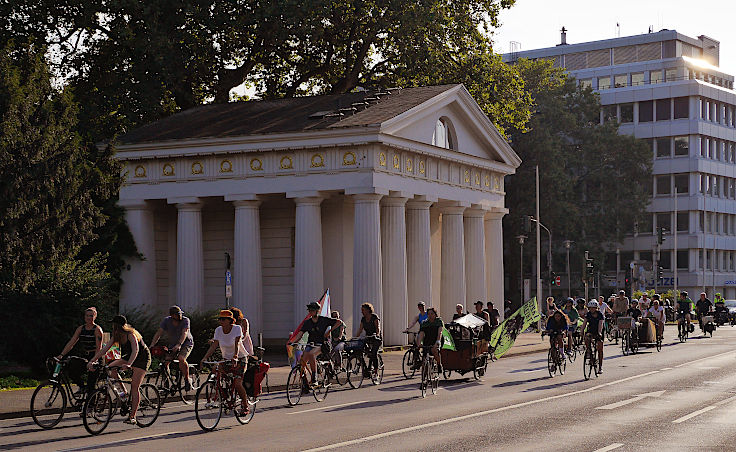 © www.mutbuergerdokus.de: Students for Future Düsseldorf mobilisieren für den Fridays for Future Klima-Streik am 15.9.2023, Fahrrad-Demo