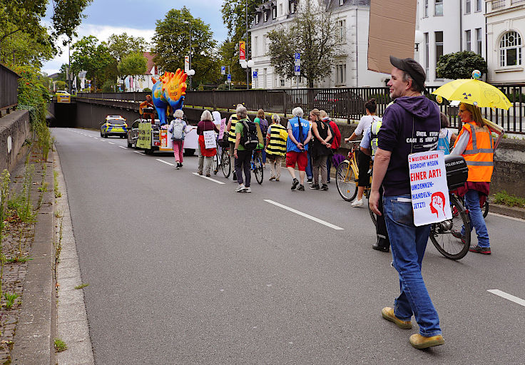 © www.mutbuergerdokus.de: Extinction Rebellion Bonn: Großdemonstration 'JETZT Notstand Artensterben ausrufen!'