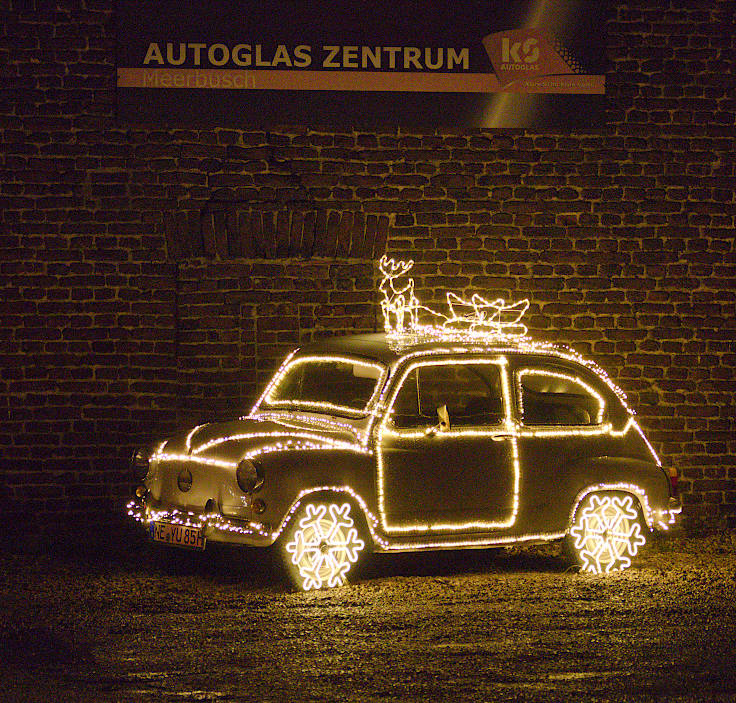 © www.mutbuergerdokus.de: Lichtershow im Advent