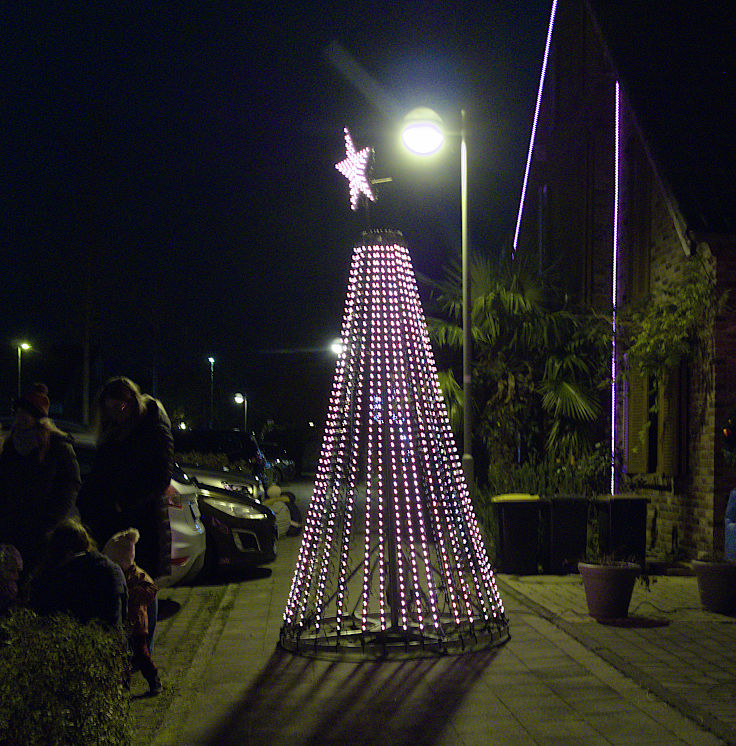 © www.mutbuergerdokus.de: Lichtershow im Advent