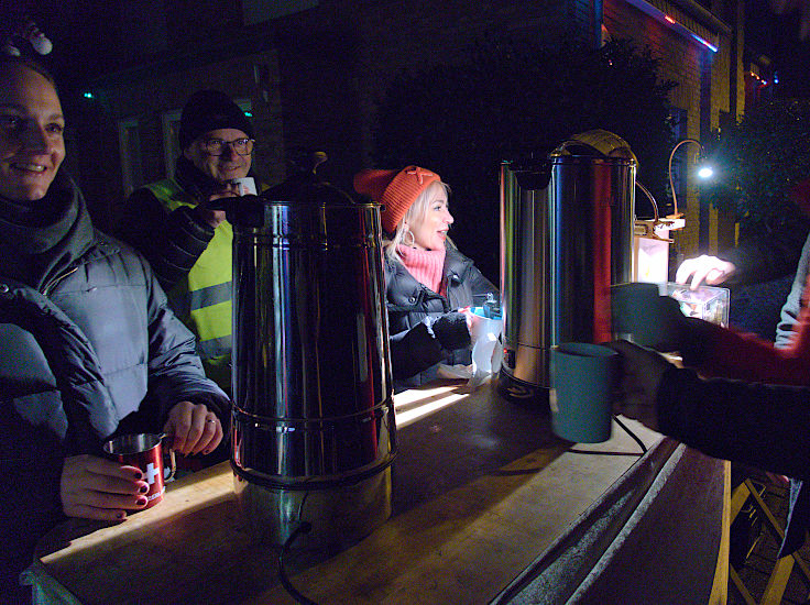 © www.mutbuergerdokus.de: Lichtershow im Advent