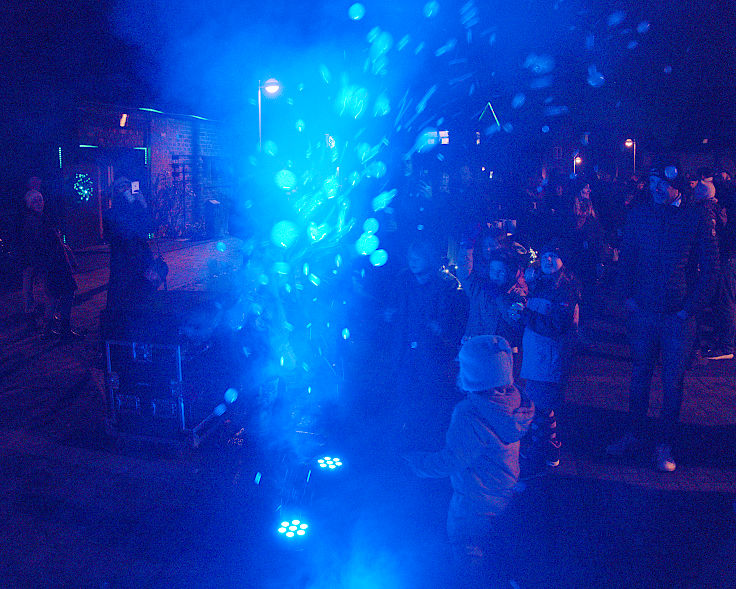 © www.mutbuergerdokus.de: Lichtershow im Advent