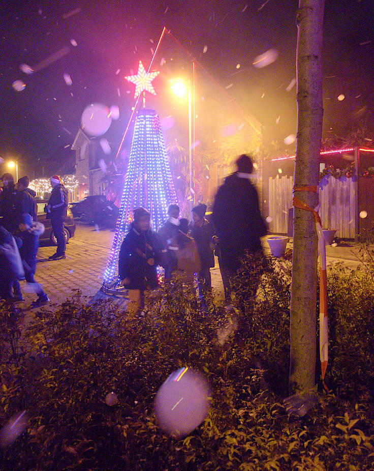 © www.mutbuergerdokus.de: Lichtershow im Advent