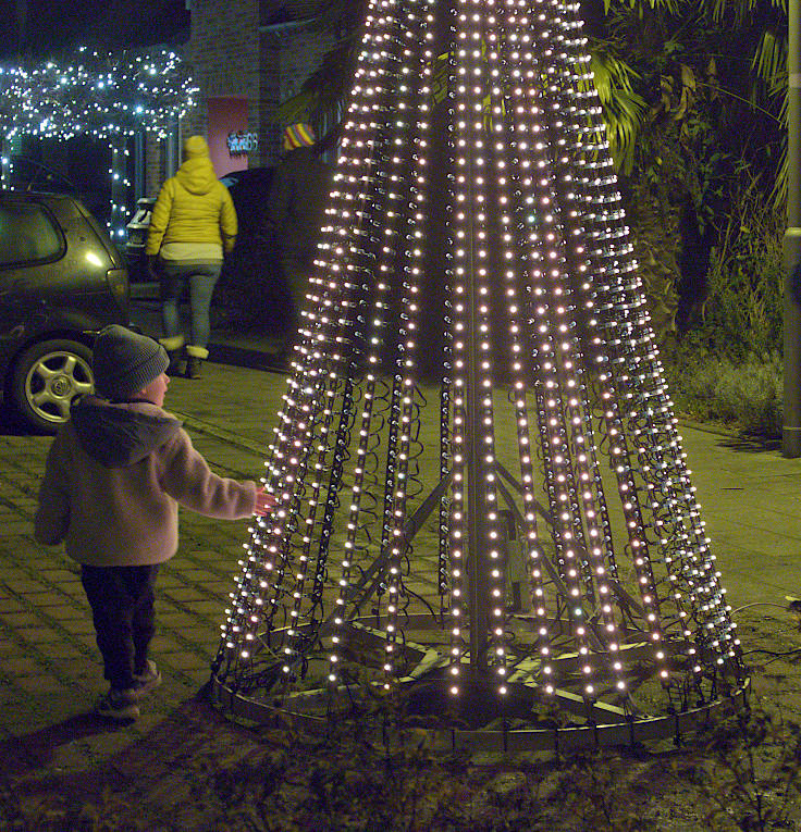 © www.mutbuergerdokus.de: Lichtershow im Advent