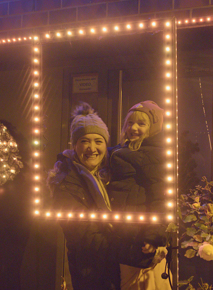 © www.mutbuergerdokus.de: Lichtershow im Advent