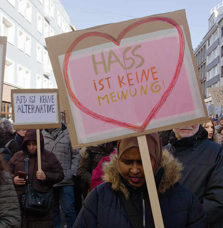 © www.mutbuergerdokus.de: Demo und Kundgebung 'Nie wieder ist jetzt! Für Demokratie und Rechtsstaat!'