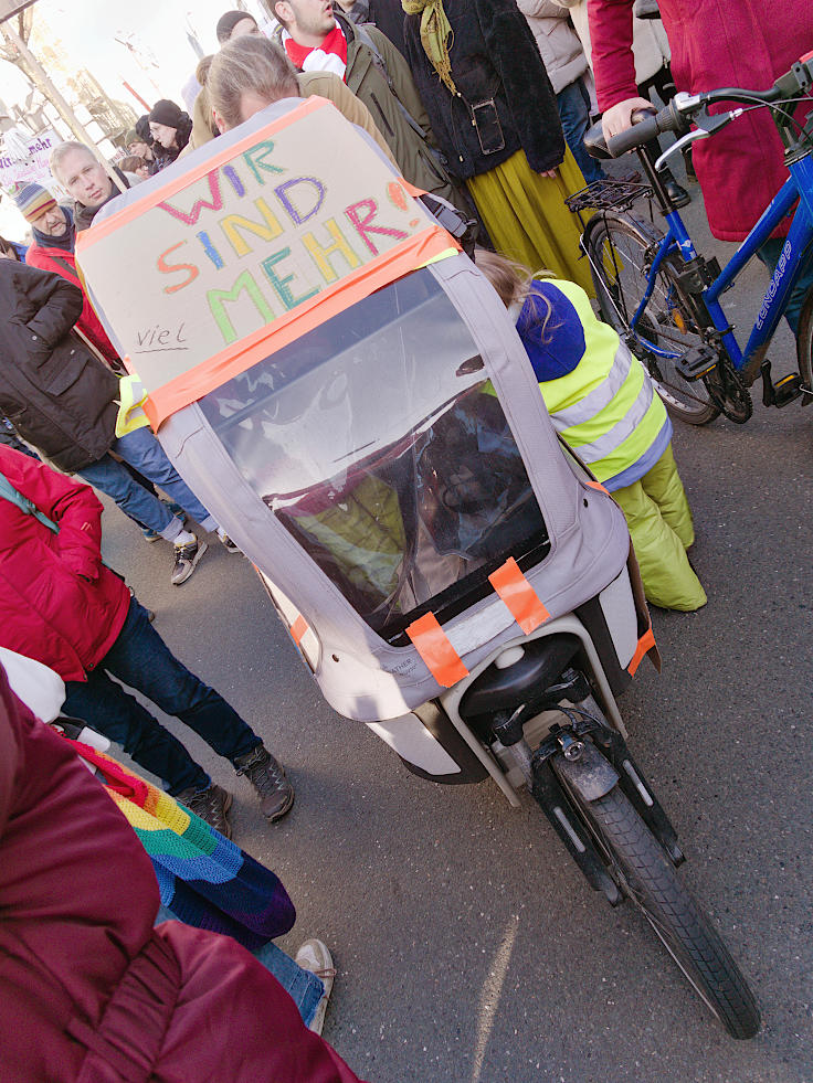 © www.mutbuergerdokus.de: Demo und Kundgebung 'Nie wieder ist jetzt! Für Demokratie und Rechtsstaat!'