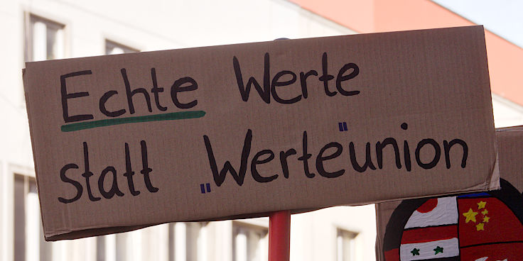 © www.mutbuergerdokus.de: Demo und Kundgebung 'Nie wieder ist jetzt! Für Demokratie und Rechtsstaat!'