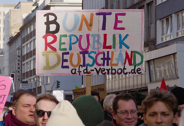 © www.mutbuergerdokus.de: Demo und Kundgebung 'Nie wieder ist jetzt! Für Demokratie und Rechtsstaat!'