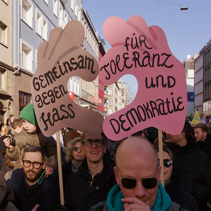 © www.mutbuergerdokus.de: Demo und Kundgebung 'Nie wieder ist jetzt! Für Demokratie und Rechtsstaat!'