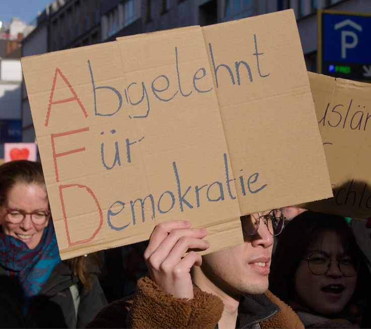 © www.mutbuergerdokus.de: Demo und Kundgebung 'Nie wieder ist jetzt! Für Demokratie und Rechtsstaat!'