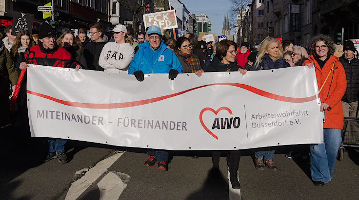 © www.mutbuergerdokus.de: Demo und Kundgebung 'Nie wieder ist jetzt! Für Demokratie und Rechtsstaat!'