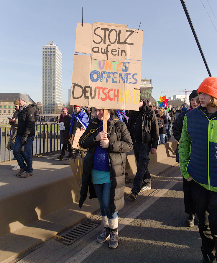 © www.mutbuergerdokus.de: Demo und Kundgebung 'Nie wieder ist jetzt! Für Demokratie und Rechtsstaat!'