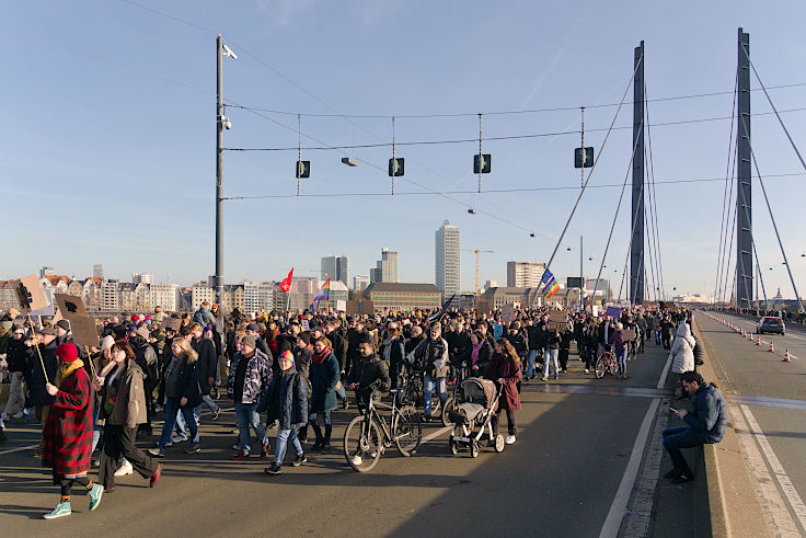 © www.mutbuergerdokus.de: Demo und Kundgebung 'Nie wieder ist jetzt! Für Demokratie und Rechtsstaat!'