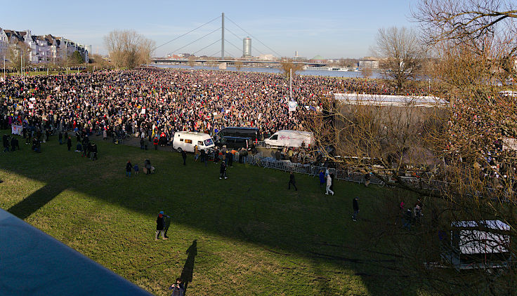 © www.mutbuergerdokus.de: Demo und Kundgebung 'Nie wieder ist jetzt! Für Demokratie und Rechtsstaat!'