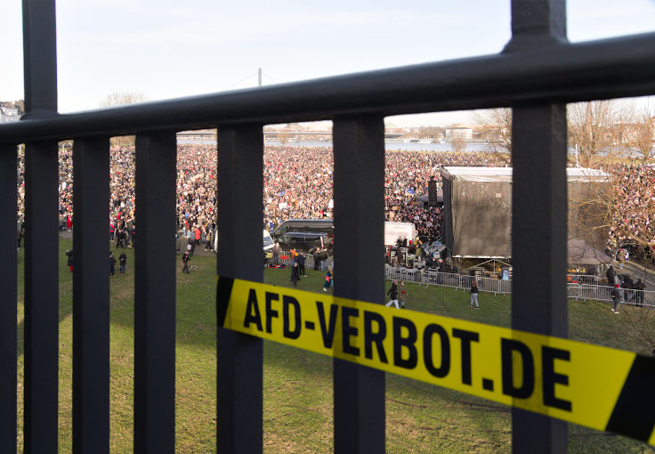 © www.mutbuergerdokus.de: Demo und Kundgebung 'Nie wieder ist jetzt! Für Demokratie und Rechtsstaat!'