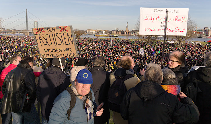 © www.mutbuergerdokus.de: Demo und Kundgebung 'Nie wieder ist jetzt! Für Demokratie und Rechtsstaat!'